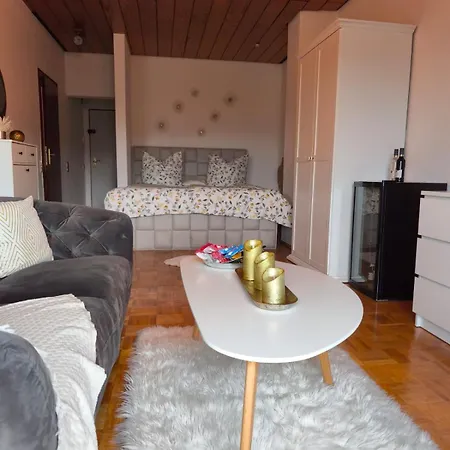 Christina Appartement *